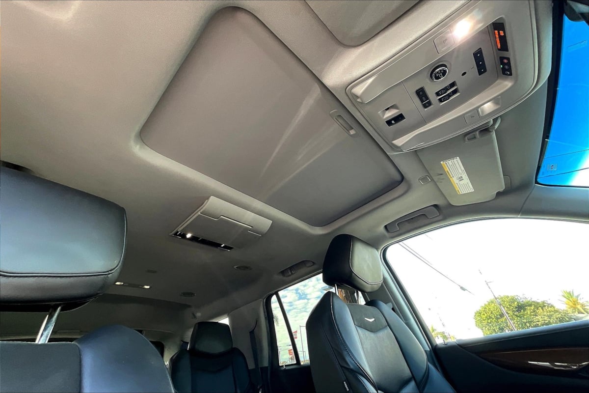 2018 Cadillac Escalade Luxury photo 22