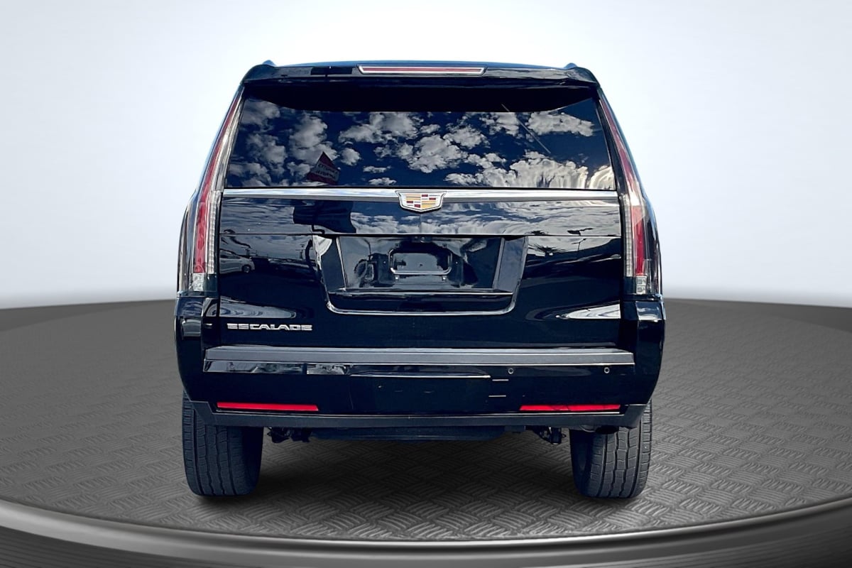 2018 Cadillac Escalade Luxury photo 4