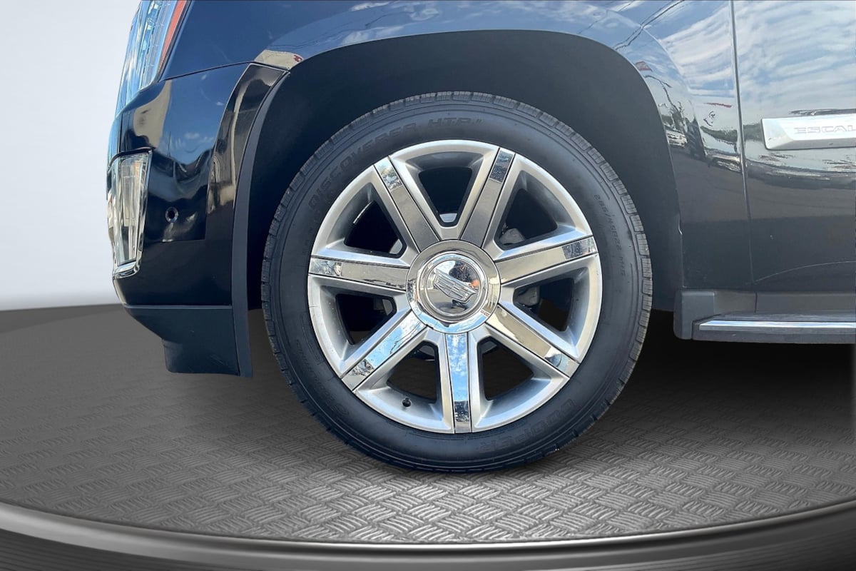 2018 Cadillac Escalade Luxury photo 9