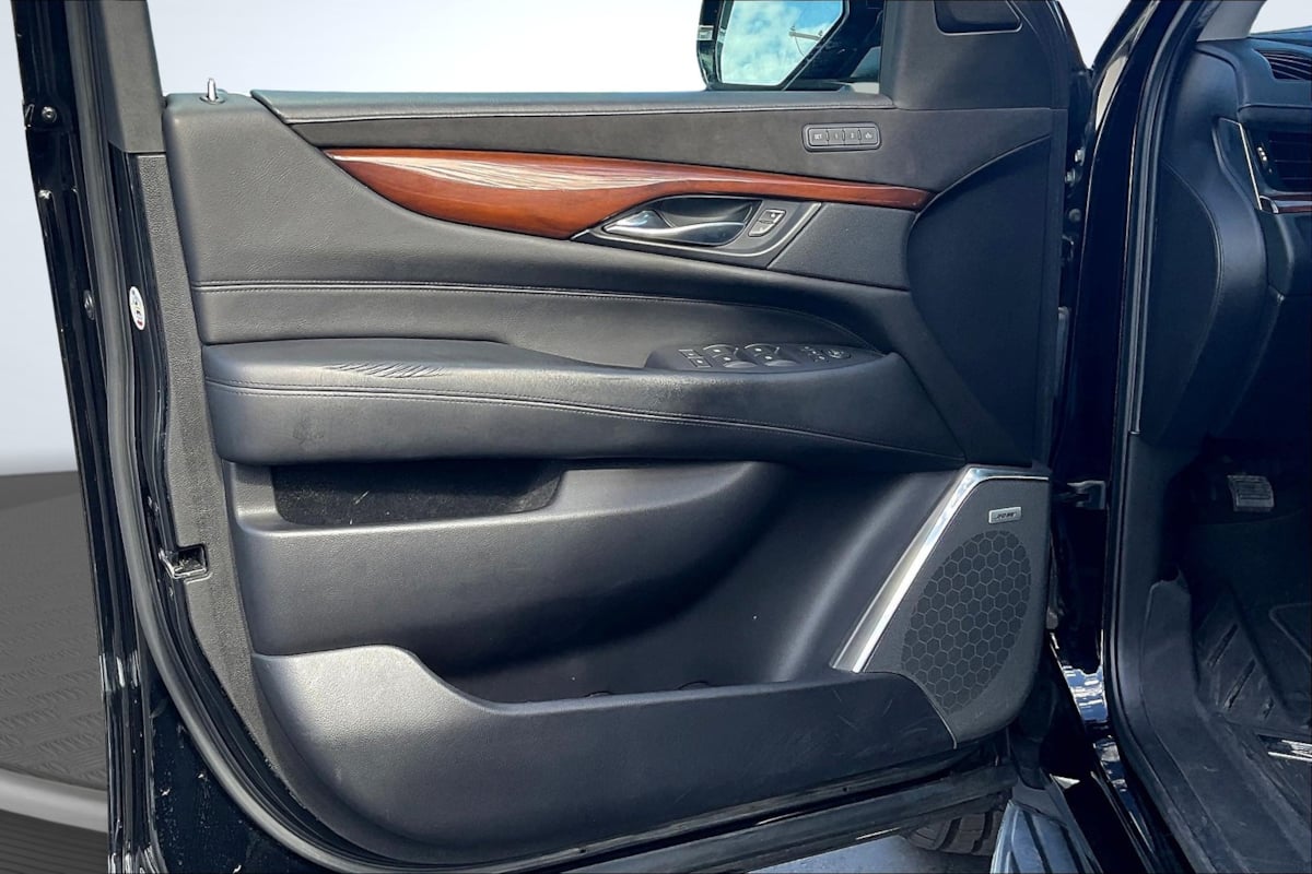 2018 Cadillac Escalade Luxury photo 23