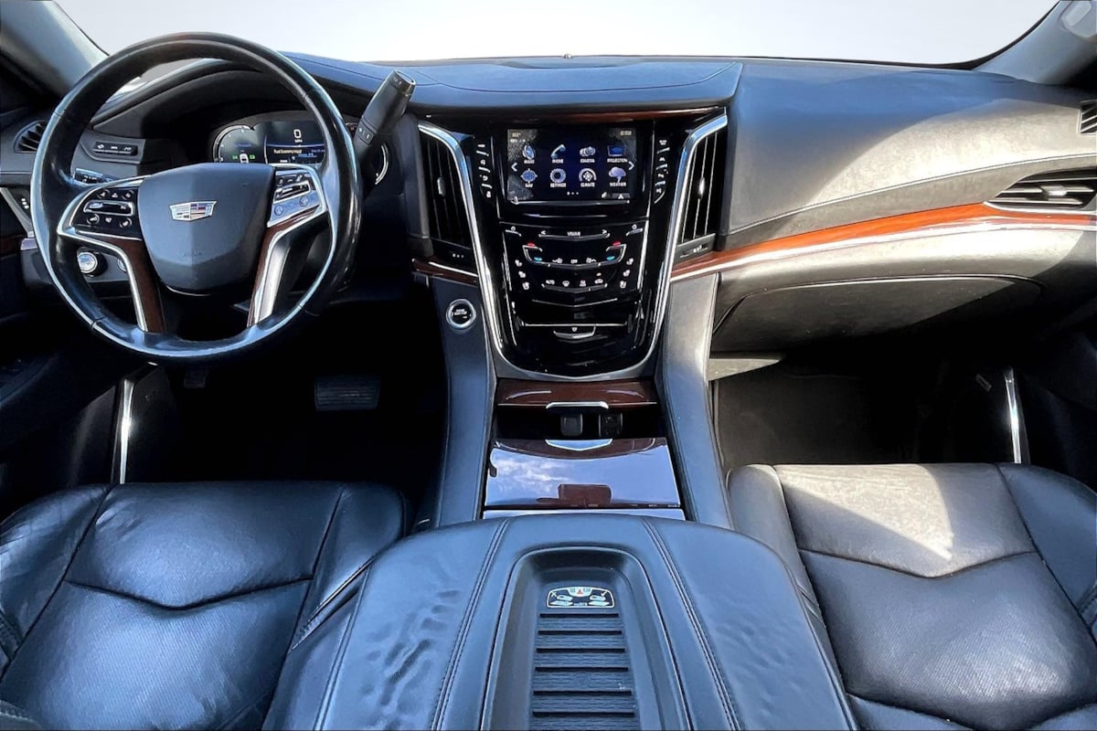 2018 Cadillac Escalade Luxury photo 16