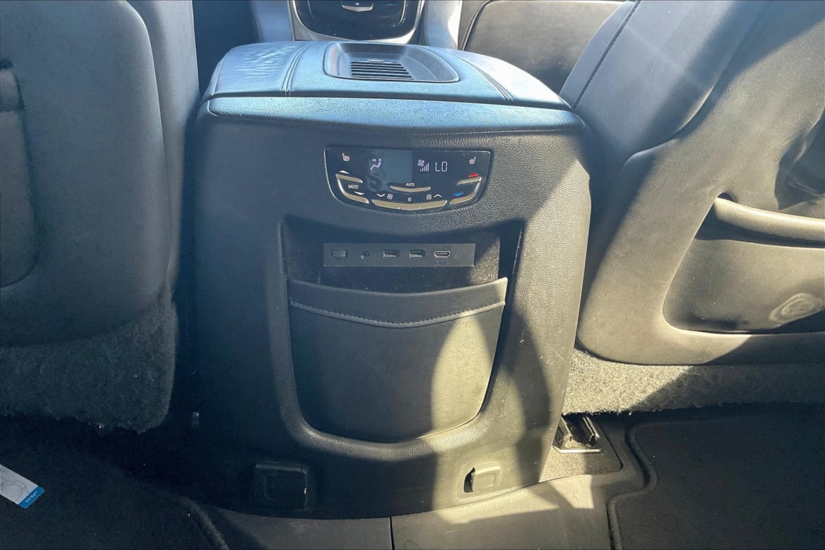 2018 Cadillac Escalade Luxury photo 32