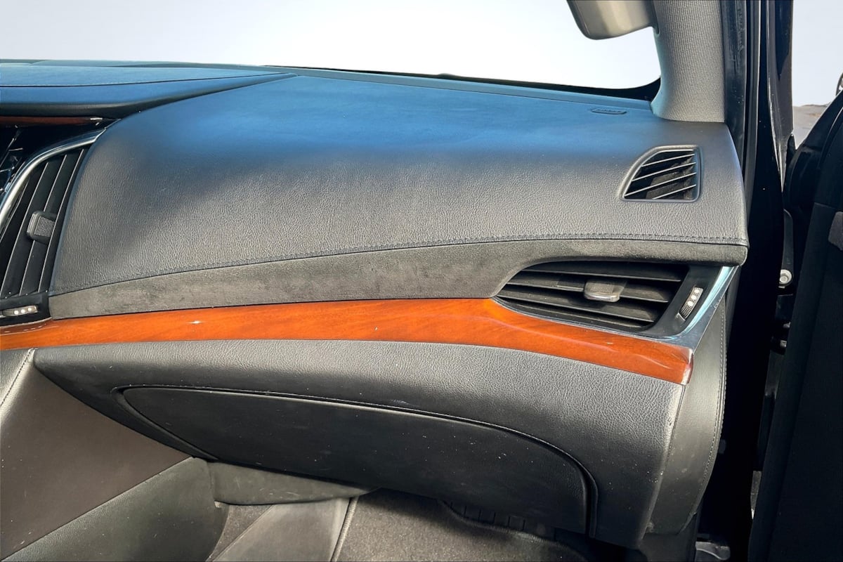 2018 Cadillac Escalade Luxury photo 17