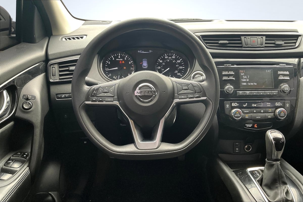 2017 Nissan Rogue Sport SV photo 4