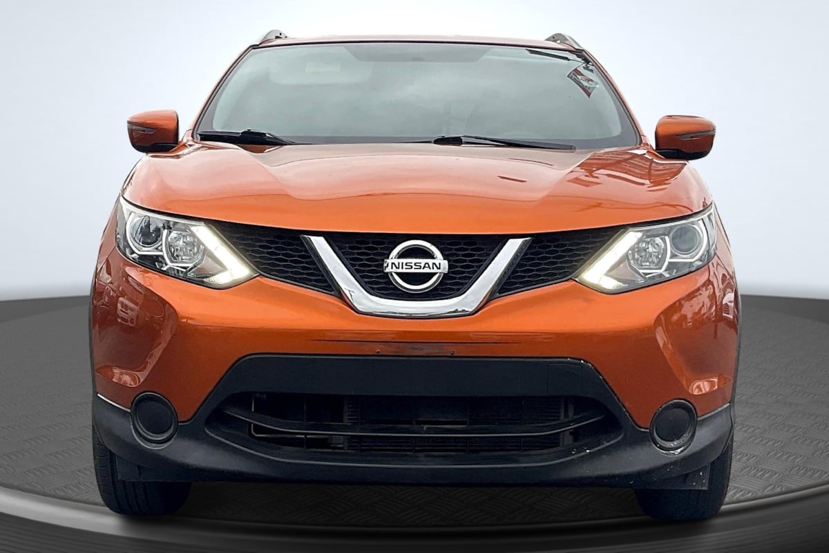 2017 Nissan Rogue Sport SV photo 2