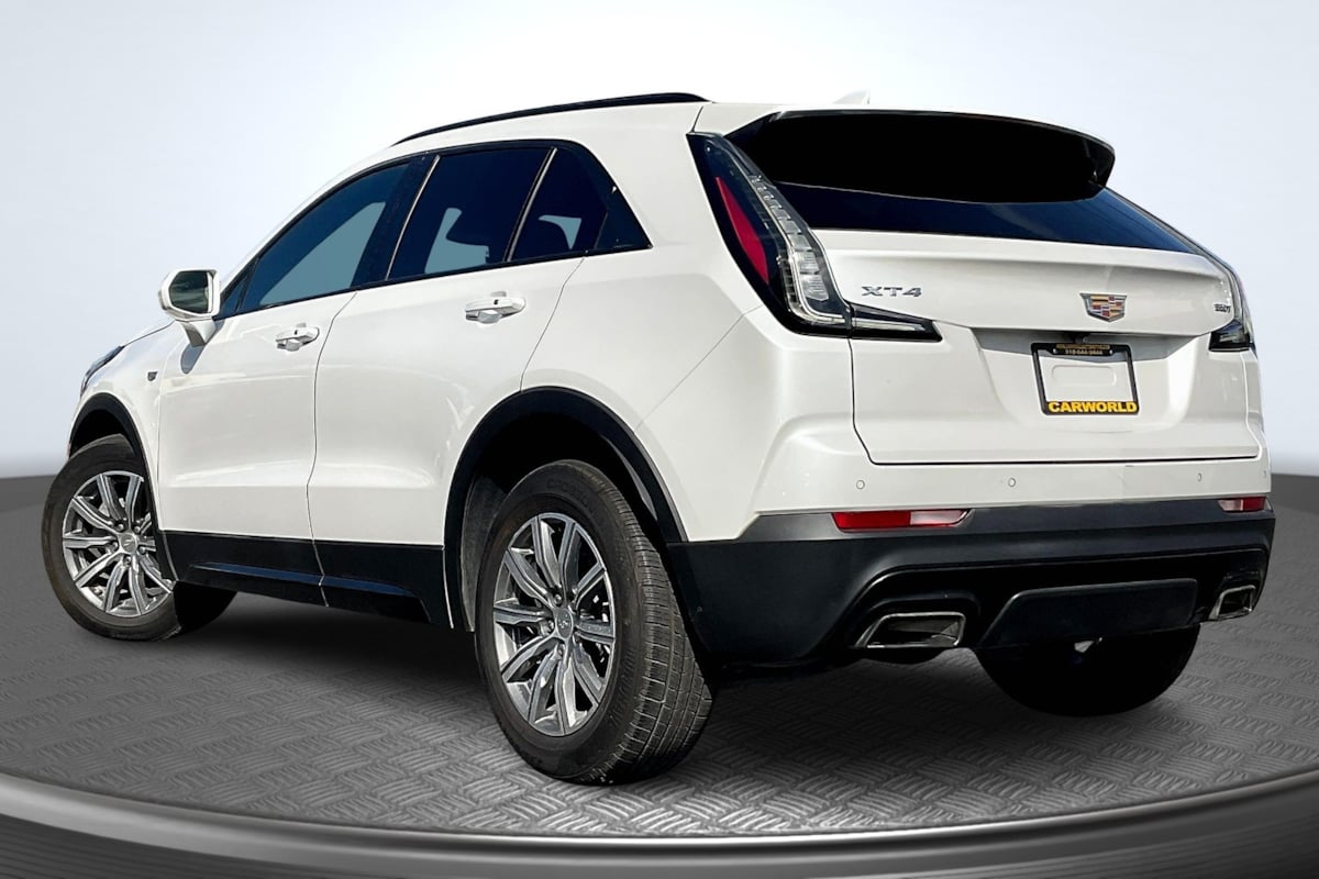 2020 Cadillac XT4 Sport photo 2