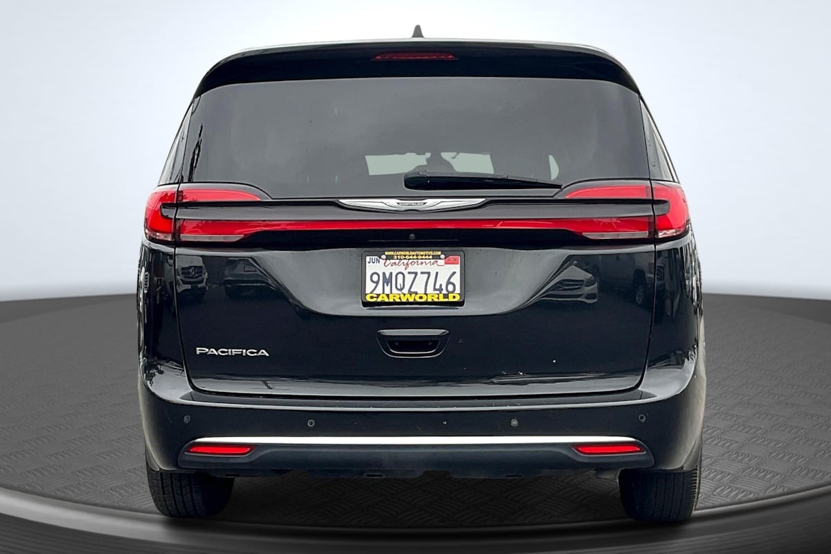 Chrysler Pacifica photo 4