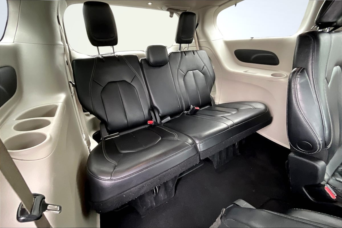 Chrysler Pacifica photo 28