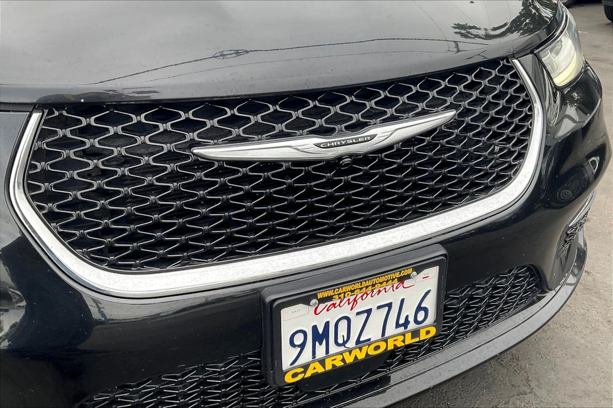 Chrysler Pacifica photo 29