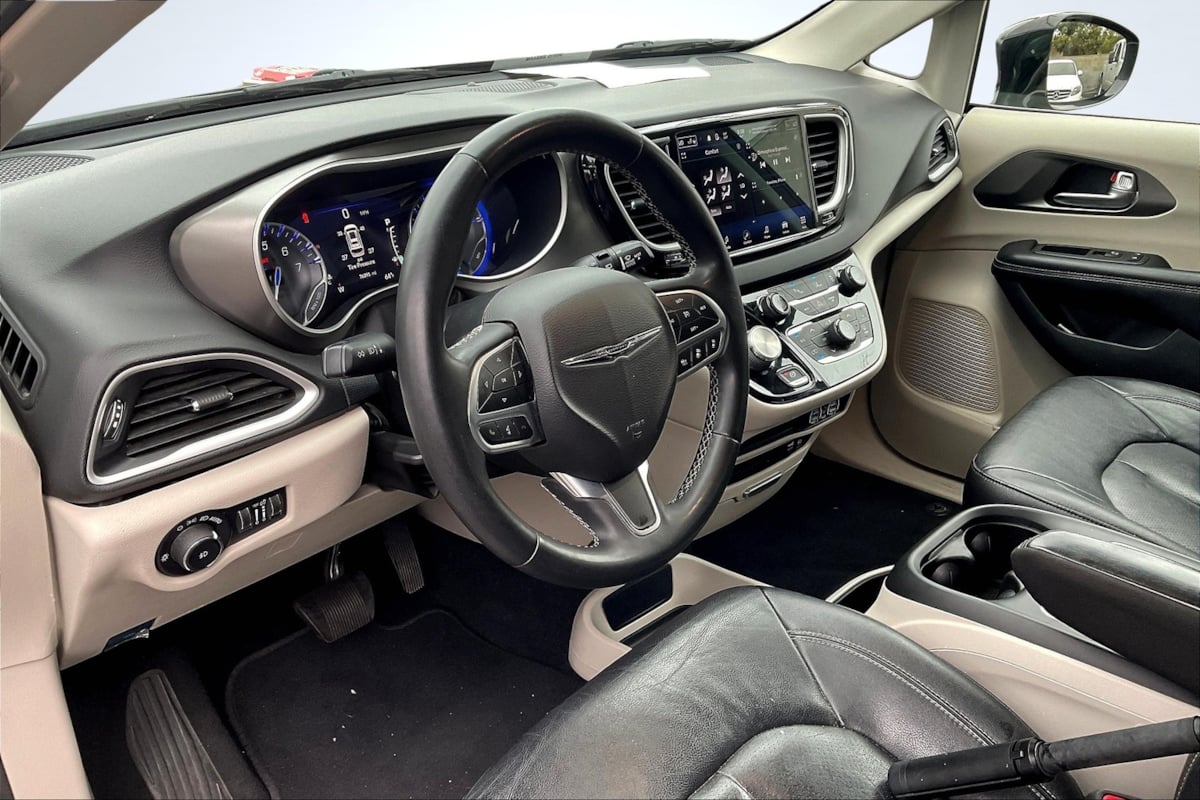 Chrysler Pacifica photo 14
