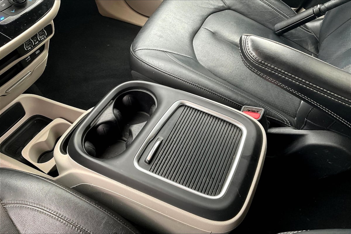 Chrysler Pacifica photo 15