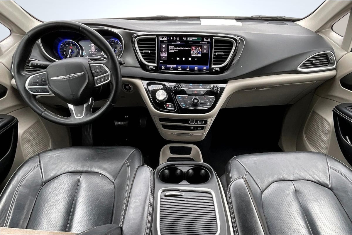 Chrysler Pacifica photo 16