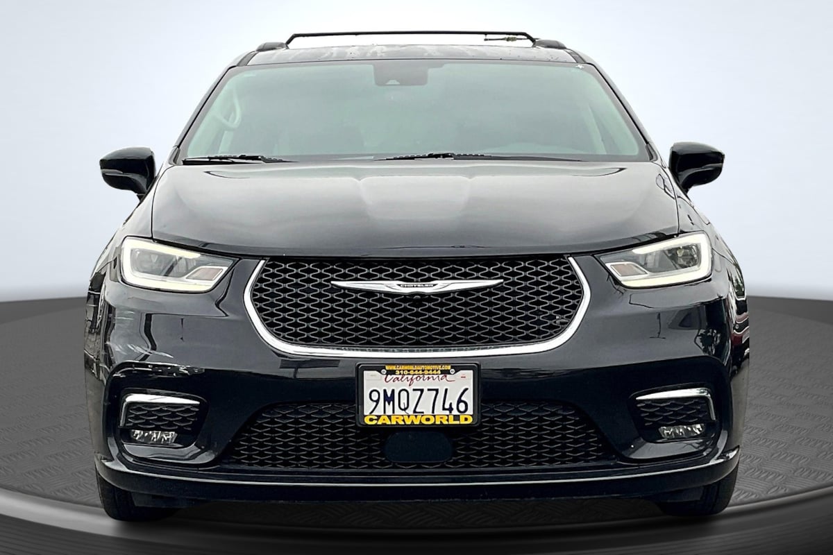 Chrysler Pacifica photo 3