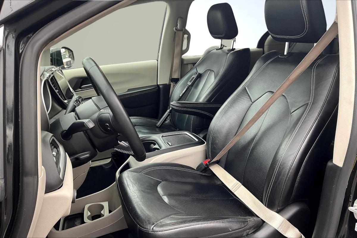 Chrysler Pacifica photo 25
