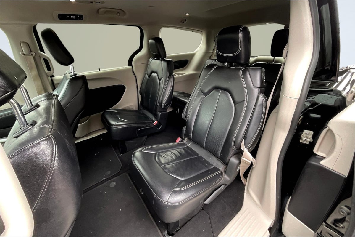 Chrysler Pacifica photo 26