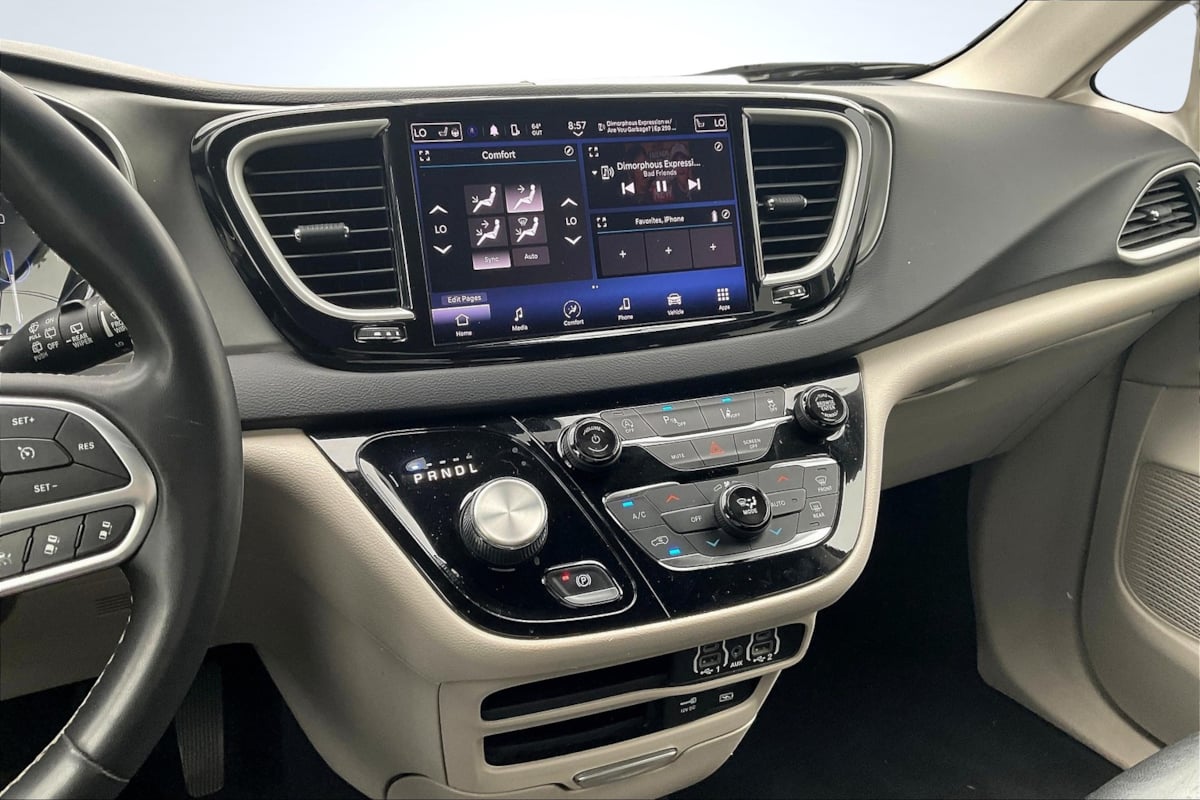 Chrysler Pacifica photo 6
