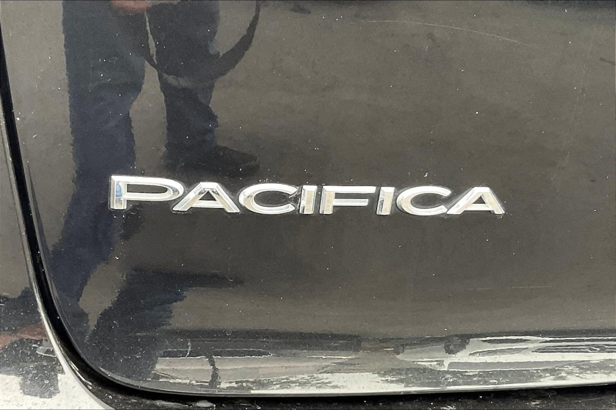 Chrysler Pacifica photo 8