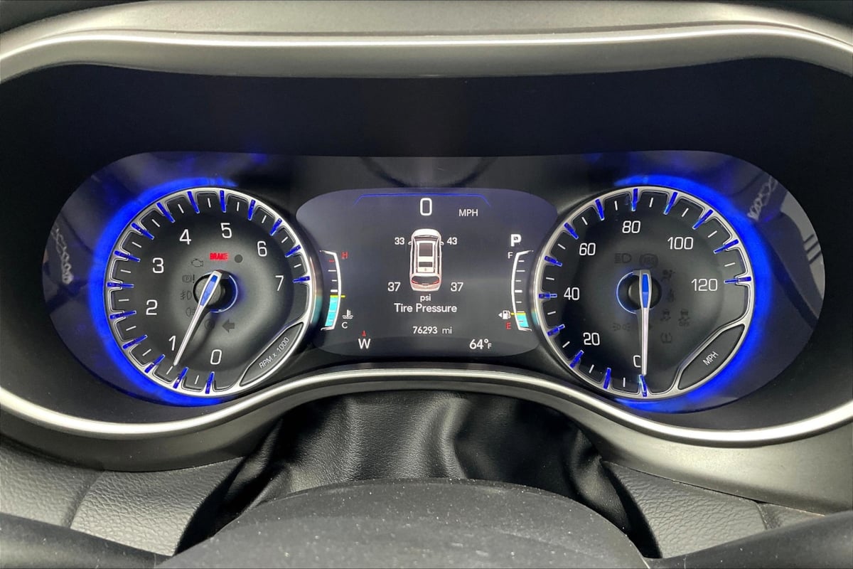 Chrysler Pacifica photo 20