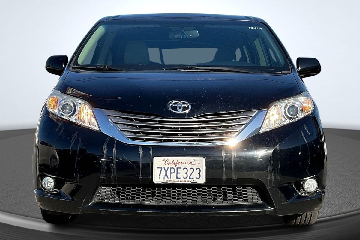 Toyota Sienna photo 3
