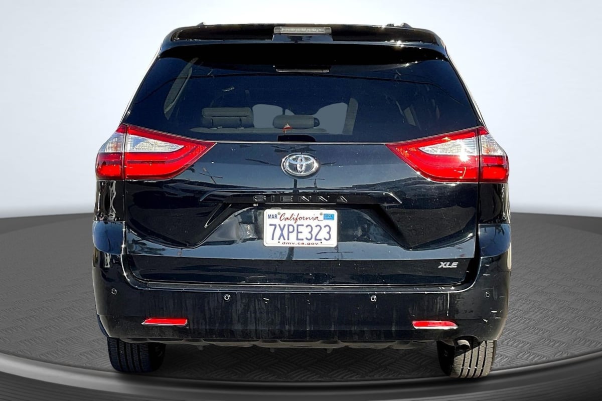 Toyota Sienna photo 4