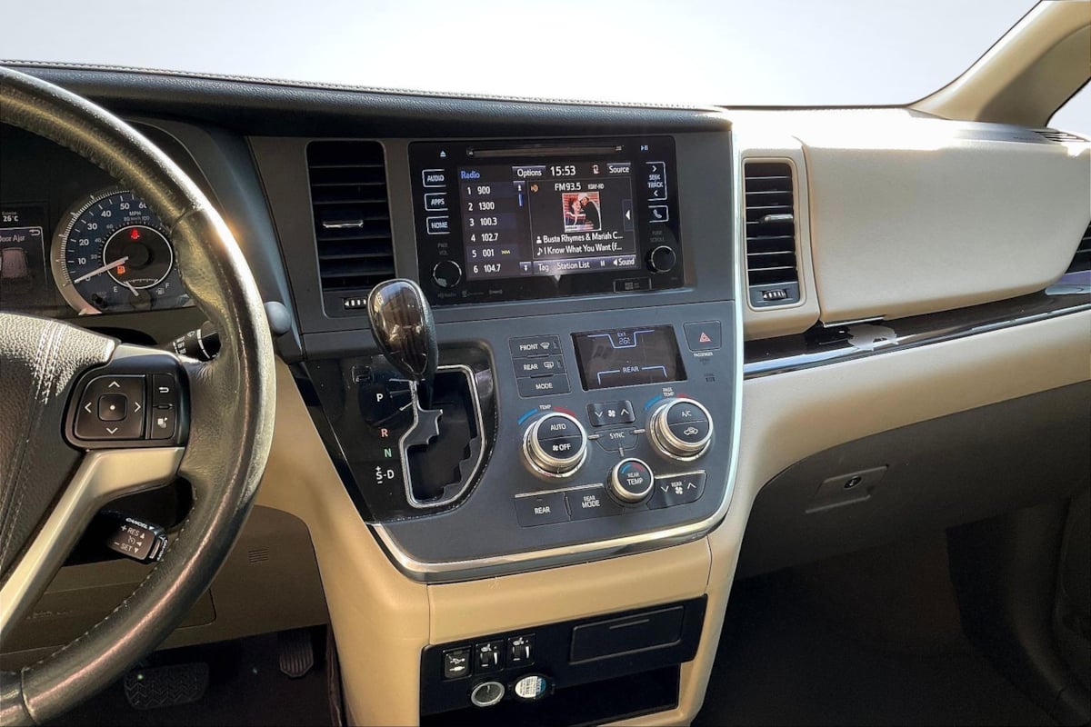 Toyota Sienna photo 6