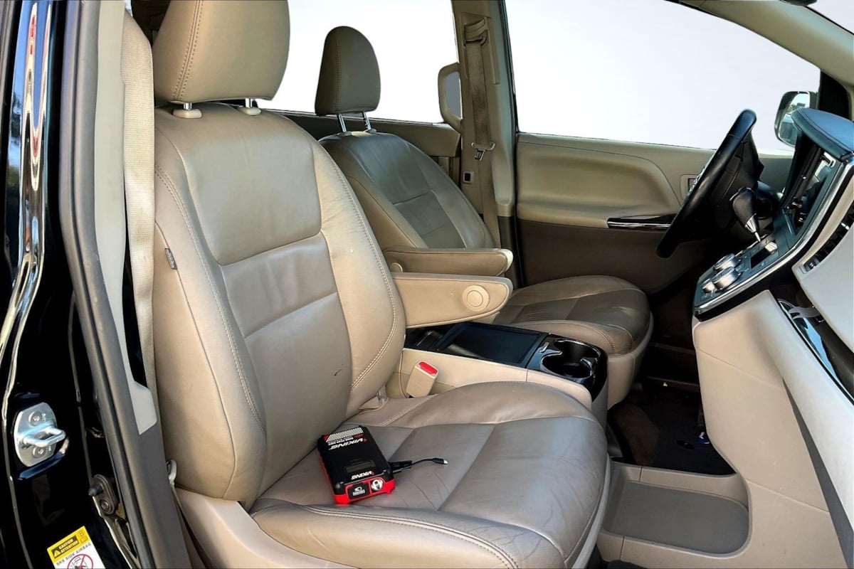 Toyota Sienna photo 7