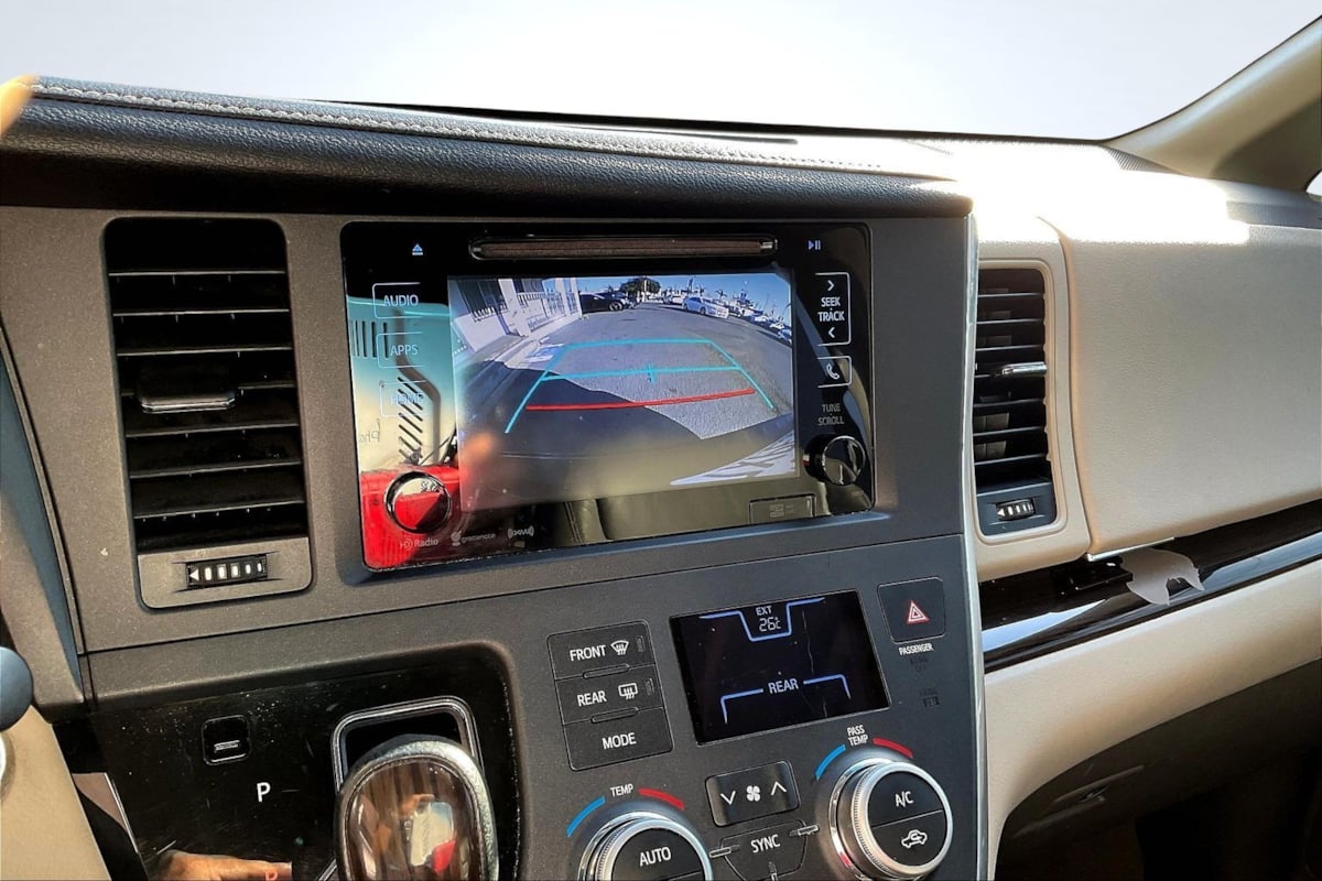 Toyota Sienna photo 21