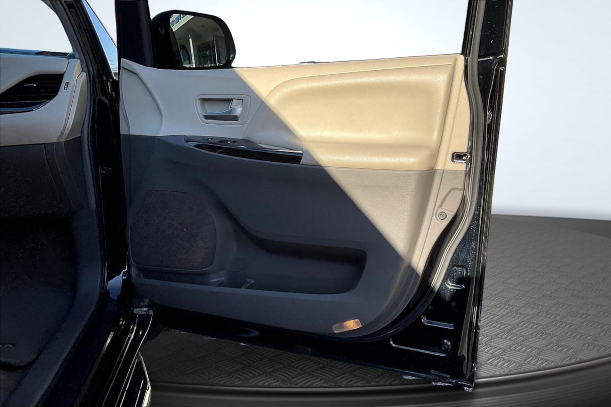 Toyota Sienna photo 24