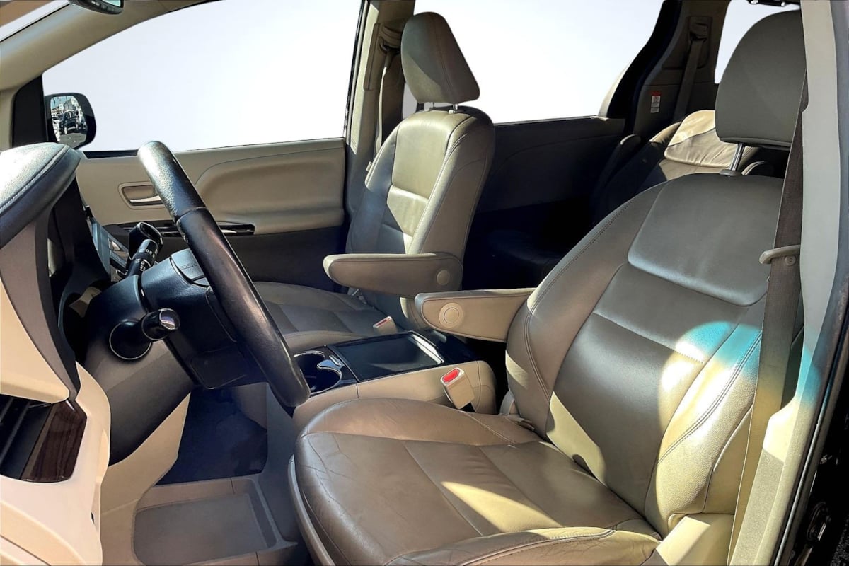 Toyota Sienna photo 25