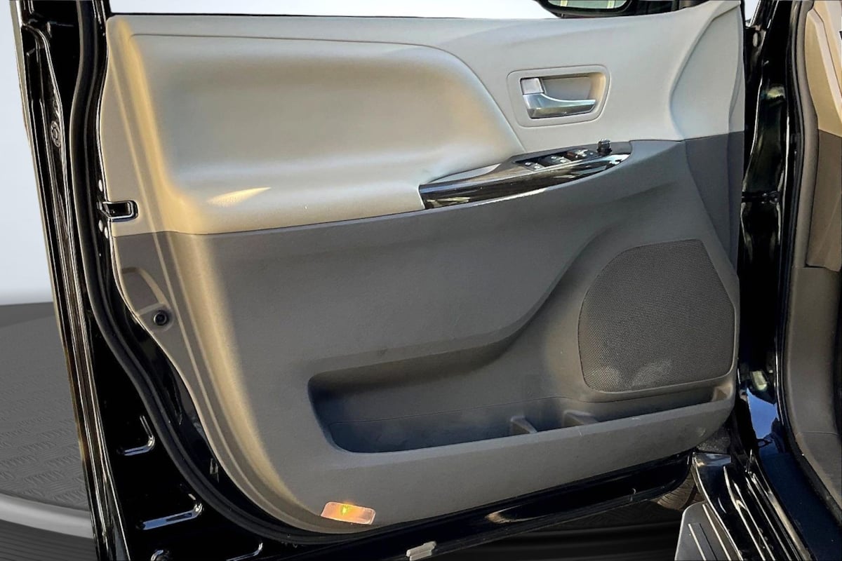 Toyota Sienna photo 23