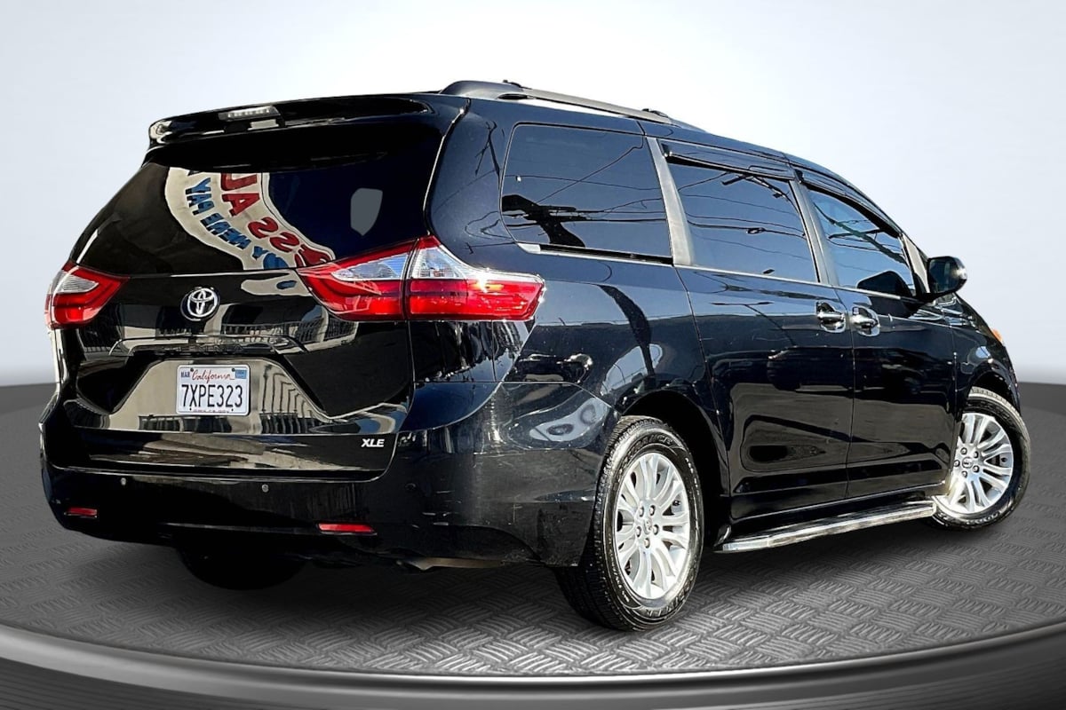 Toyota Sienna photo 13