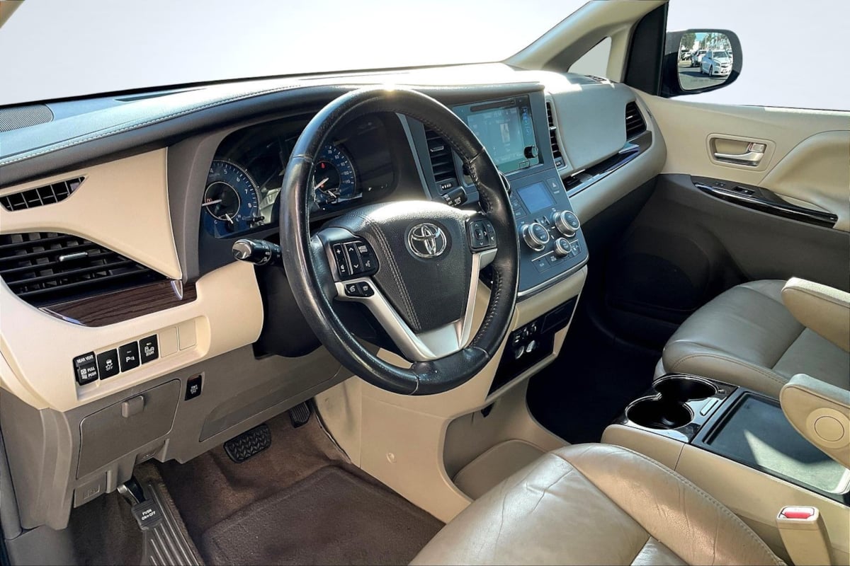 Toyota Sienna photo 14
