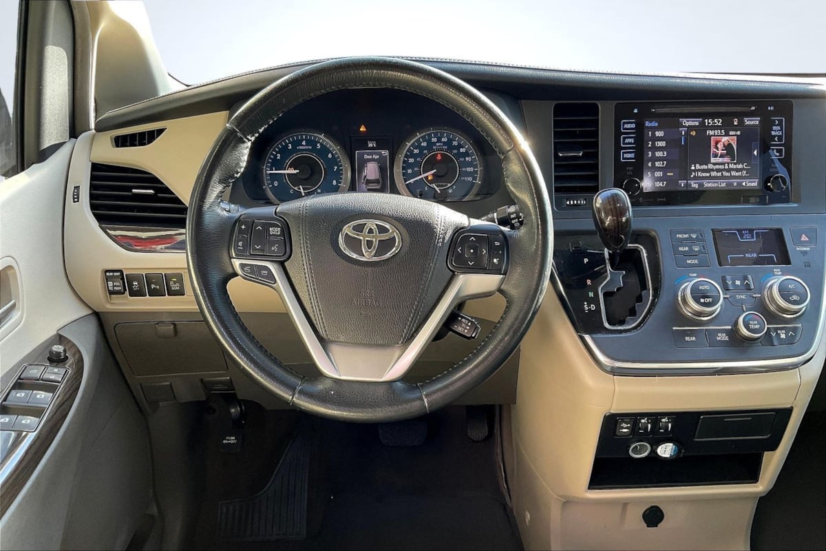 Toyota Sienna photo 5