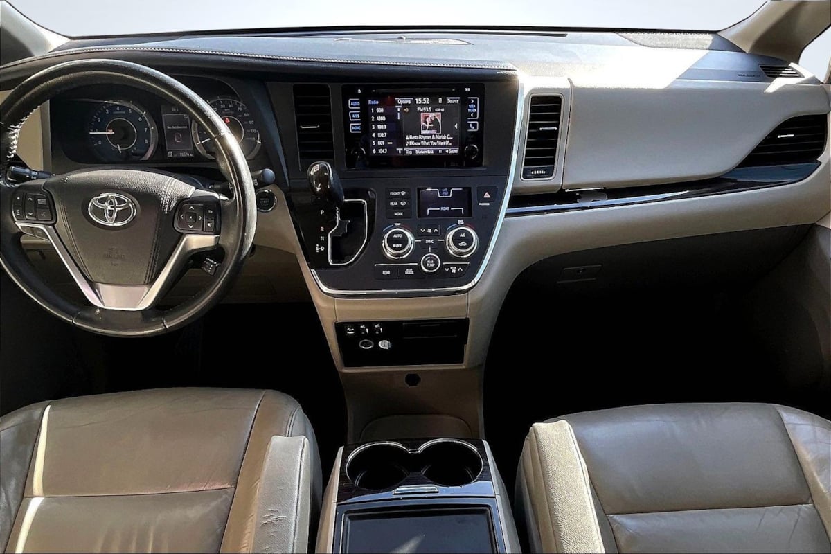 Toyota Sienna photo 16
