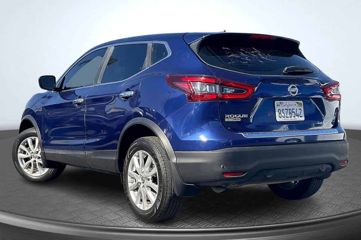 2020 Nissan Rogue Sport S photo 2