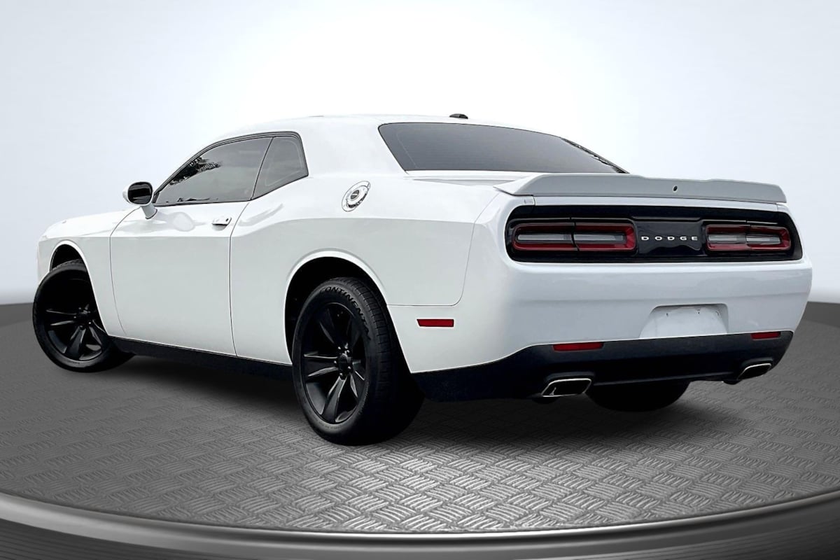 2021 Dodge Challenger SXT photo 2