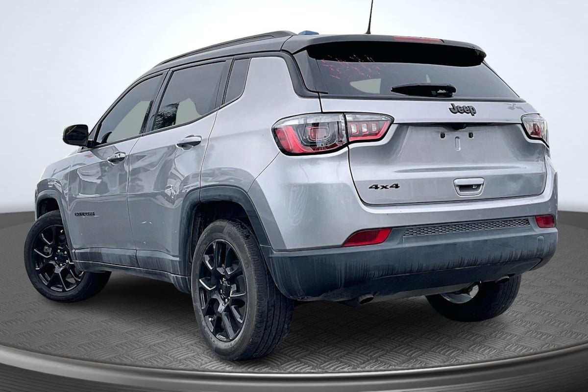 2023 Jeep Compass Altitude photo 2
