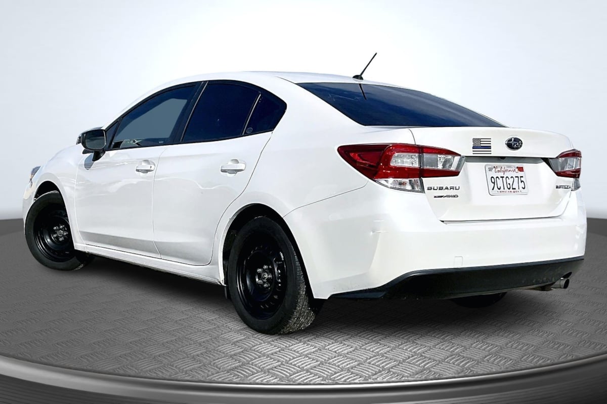 Subaru Impreza photo 2