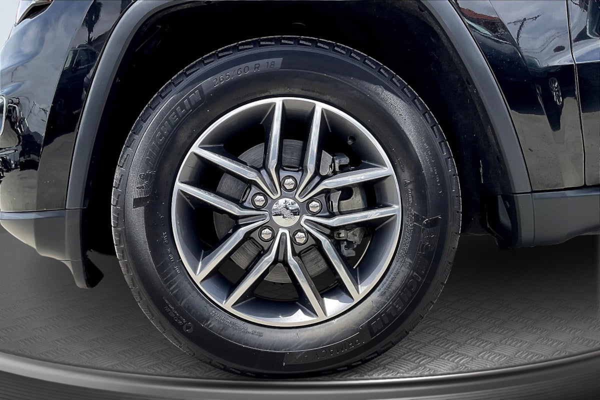 Jeep Grand Cherokee photo 8