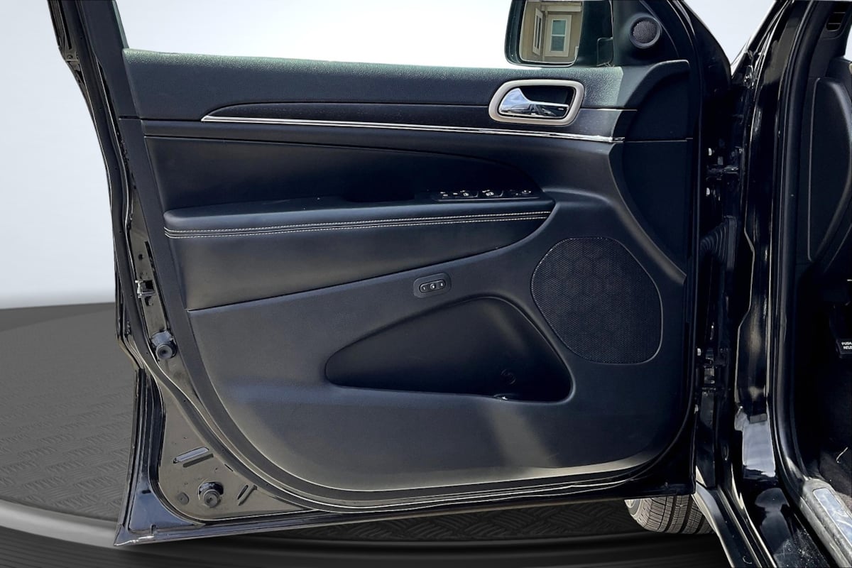 Jeep Grand Cherokee photo 21