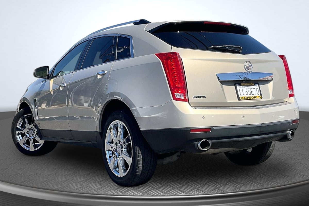 Cadillac SRX photo 2