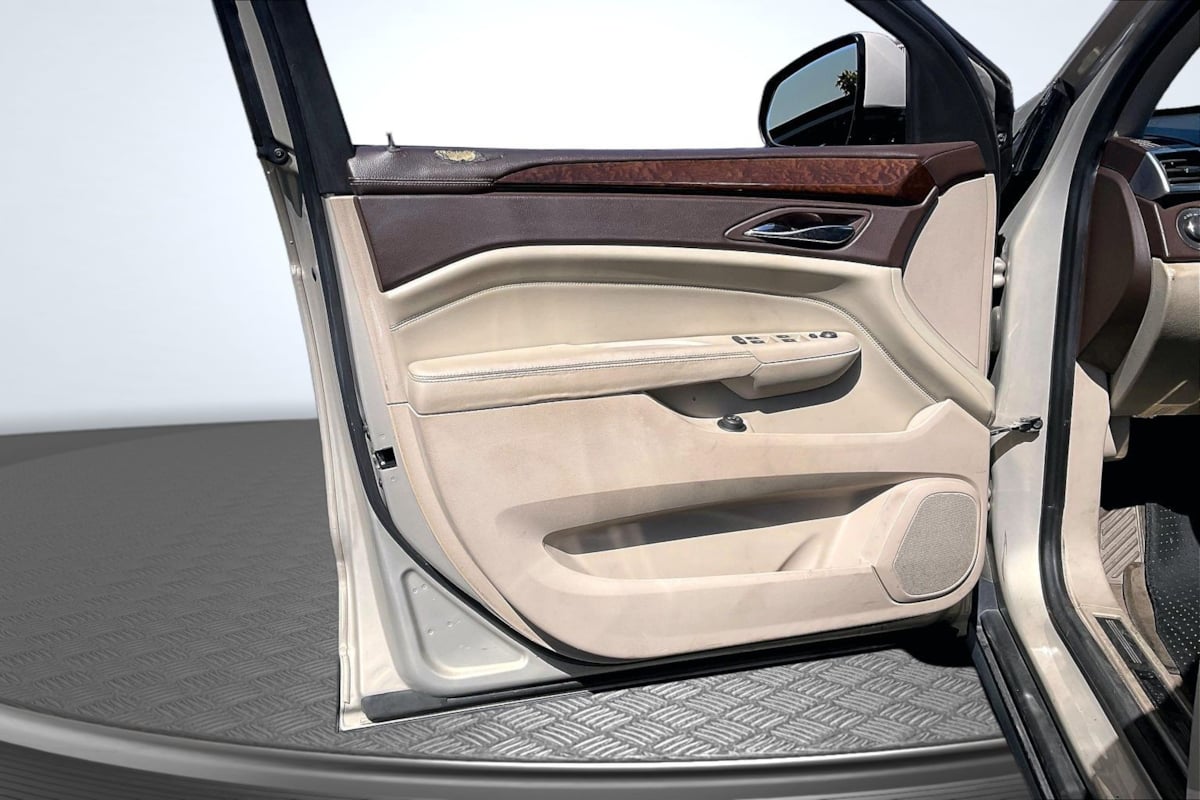 Cadillac SRX photo 23