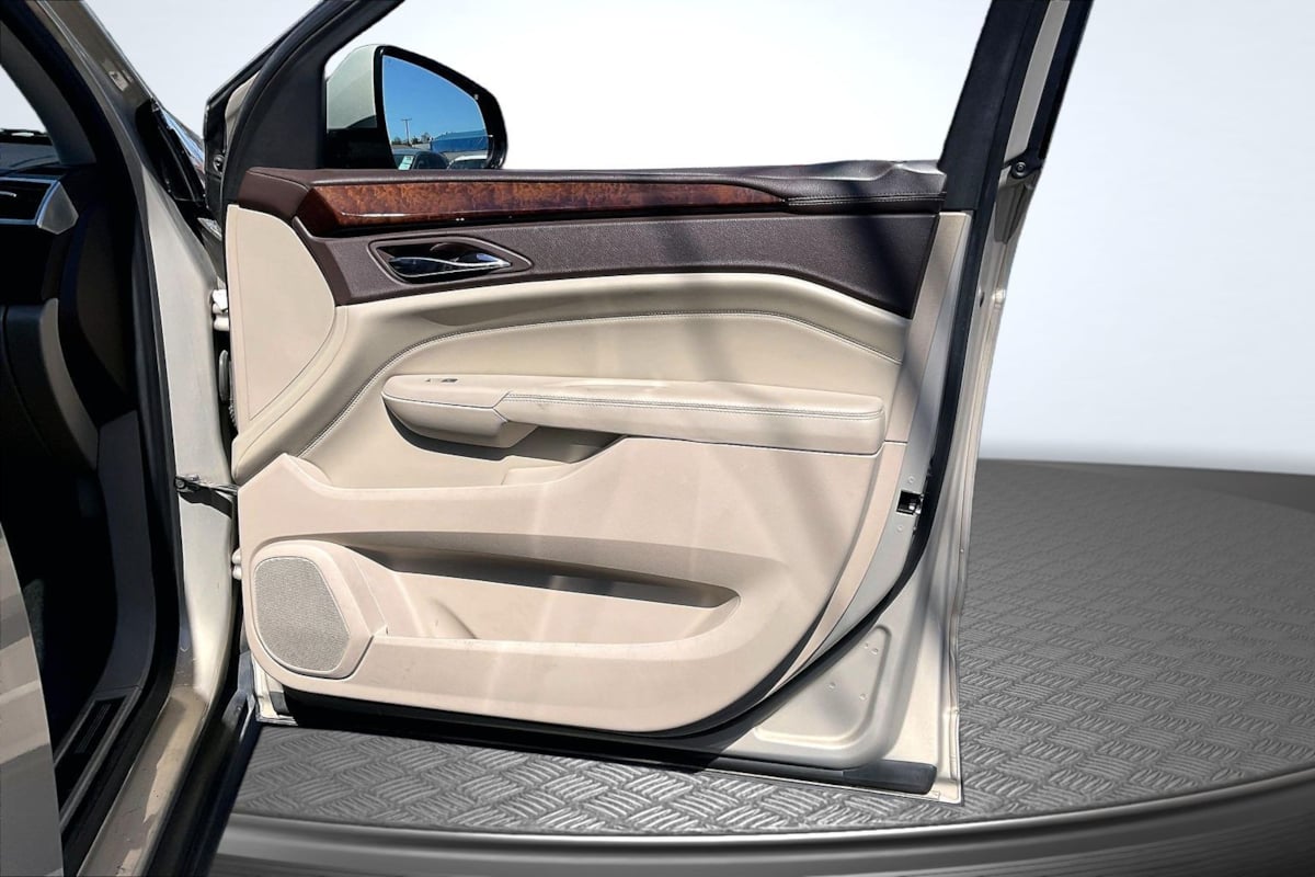 Cadillac SRX photo 24
