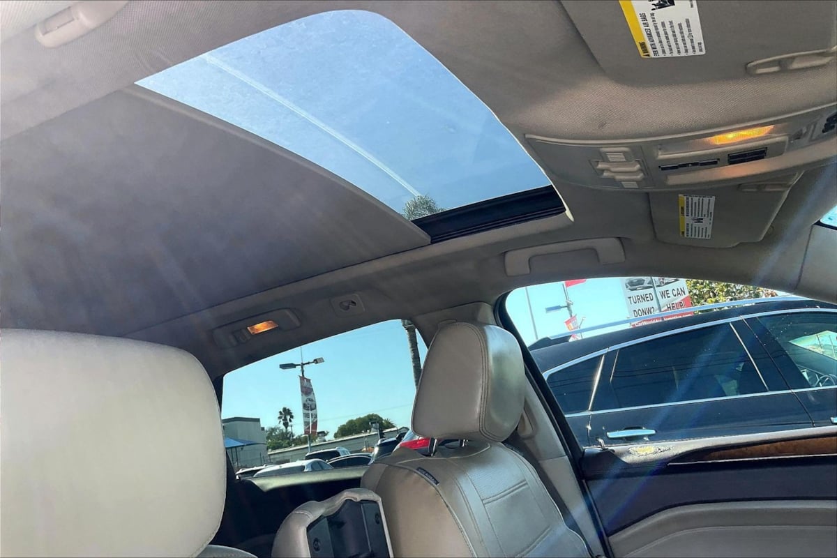 Cadillac SRX photo 22