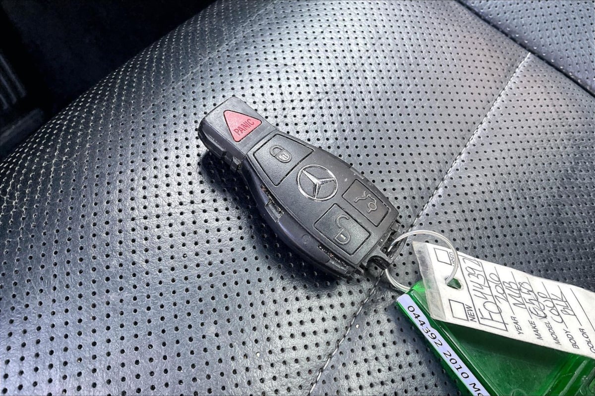 Mercedes-Benz E 550 photo 11