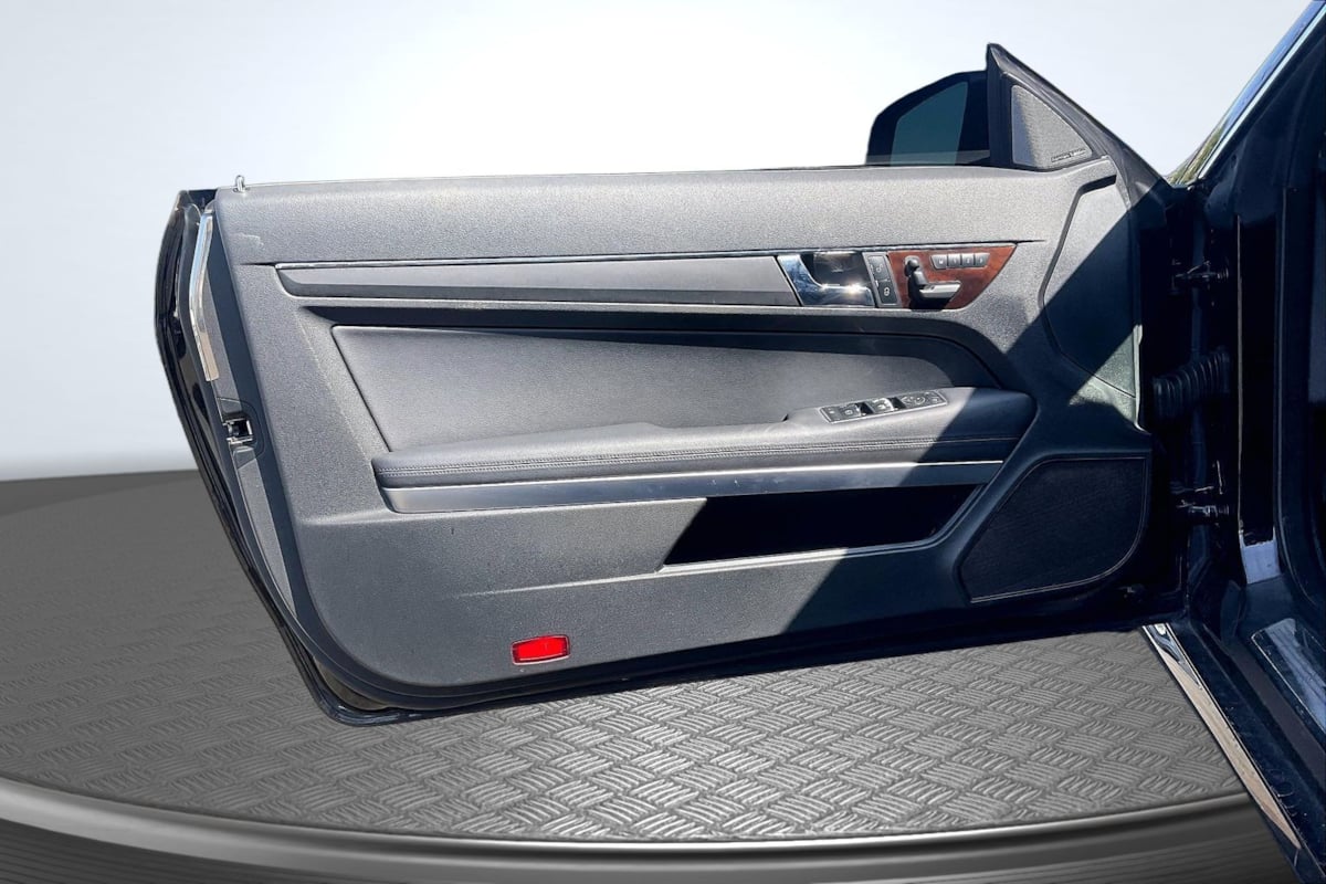 Mercedes-Benz E 550 photo 23