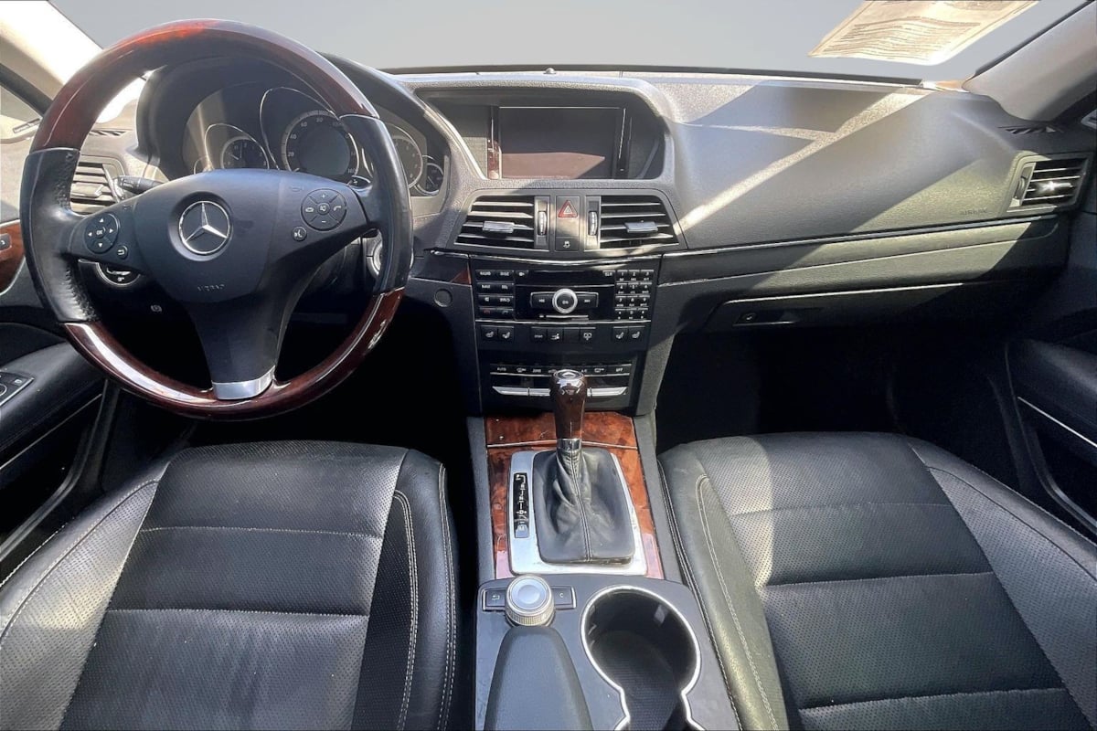 Mercedes-Benz E 550 photo 16