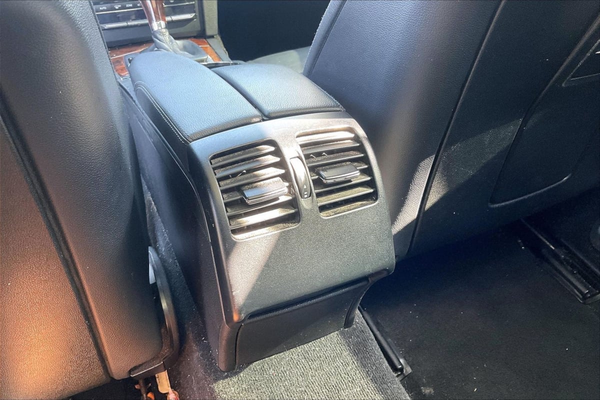 Mercedes-Benz E 550 photo 31