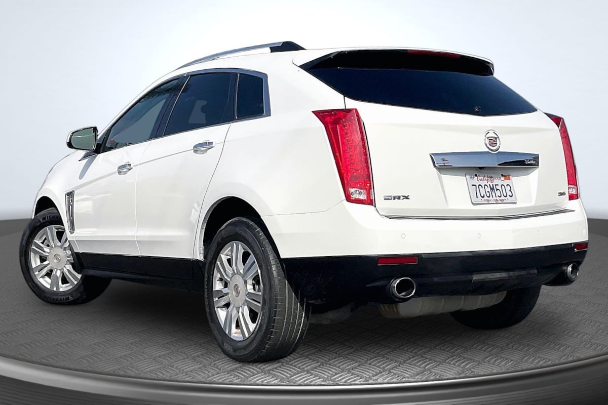Cadillac SRX photo 2