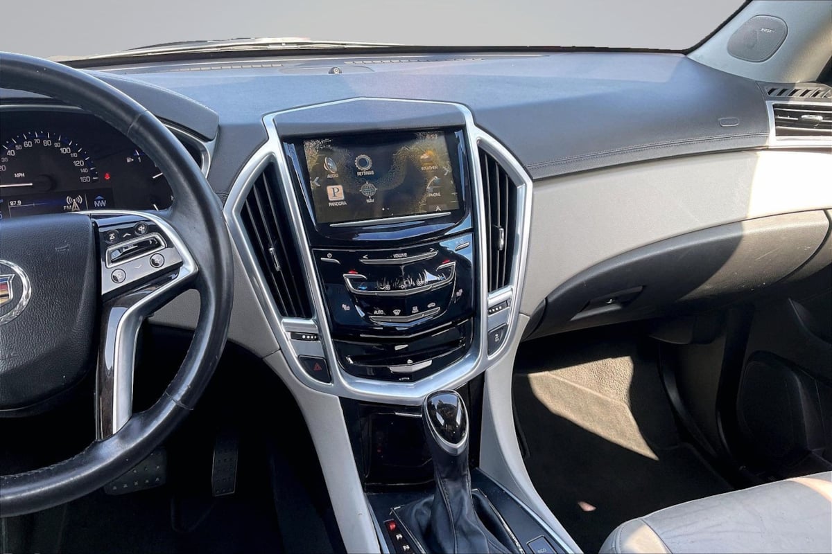 Cadillac SRX photo 6